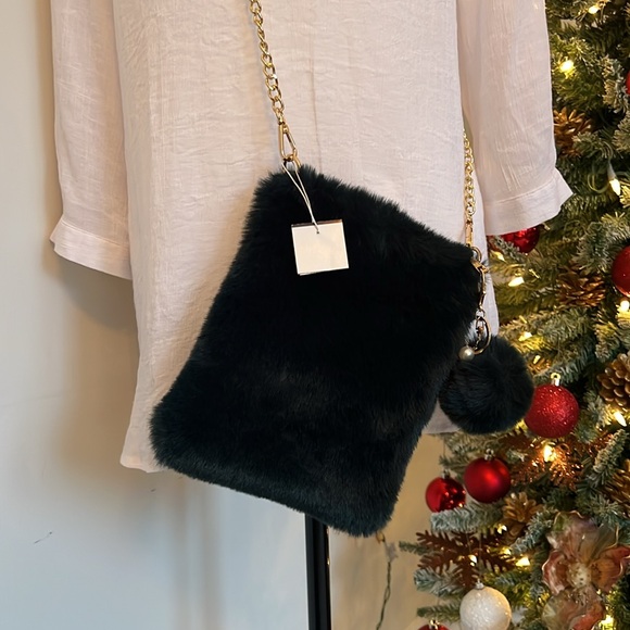 Gorgeous Fur NWT Forest Green Faux Fur Crossbody with gold chain pom-pom & pearl - Picture 7 of 8